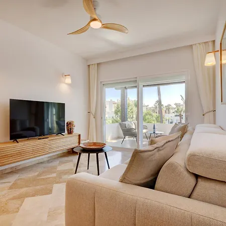 Stylish 2 Bedroom Penthouse With Pool By The Appartement Estepona