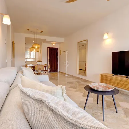 Stylish 2 Bedroom Penthouse With Pool By The إِستيبونا