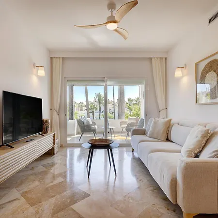 شقة Stylish 2 Bedroom Penthouse With Pool By The