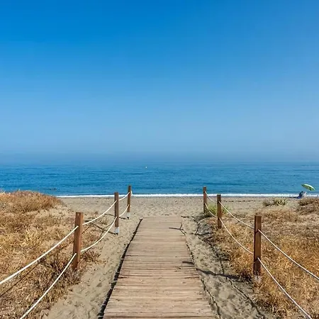 Stylish 2 Bedroom Penthouse With Pool By The *