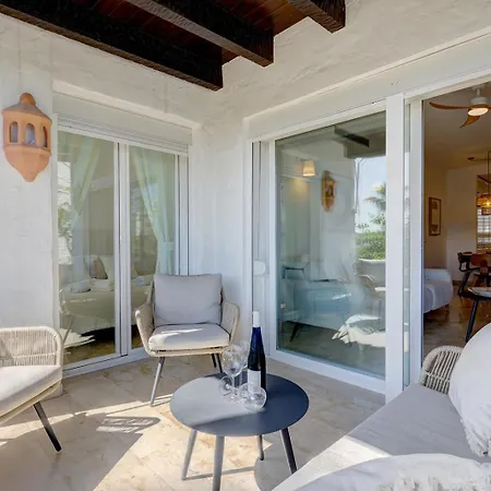Stylish 2 Bedroom Penthouse With Pool By The * Estepona