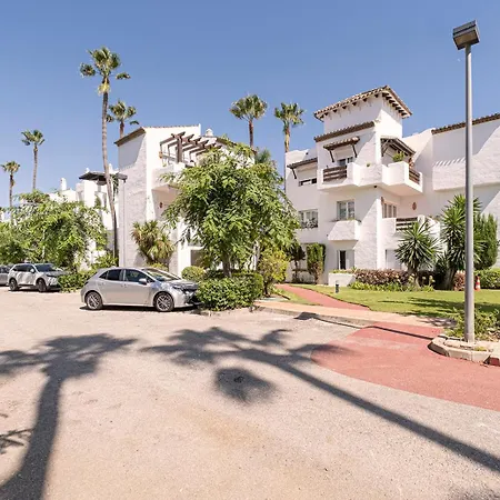 Daire Stylish 2 Bedroom Penthouse With Pool By The Estepona