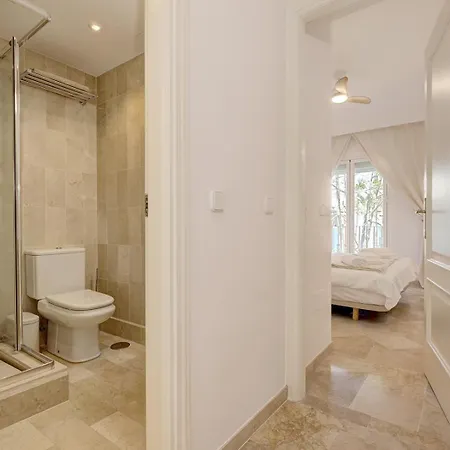Stylish 2 Bedroom Penthouse With Pool By The Daire *