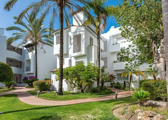 Stylish 2 Bedroom Penthouse With Pool By The Apartment *