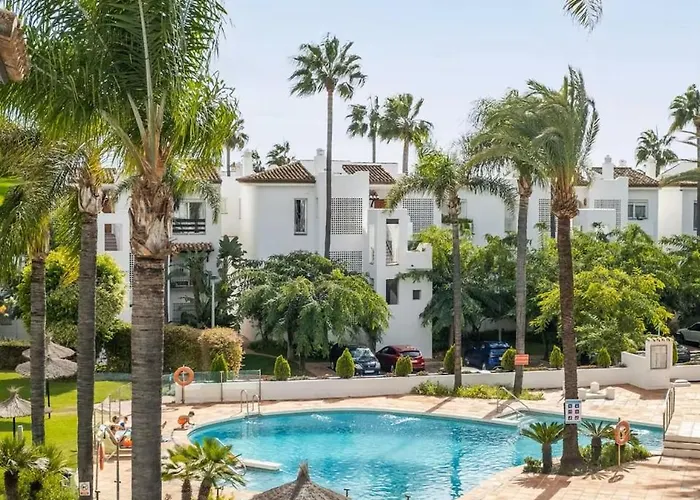 Stylish 2 Bedroom Penthouse With Pool By The Apartment *