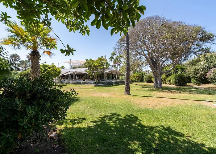 Stylish 2 Bedroom Penthouse With Pool By The Apartment *