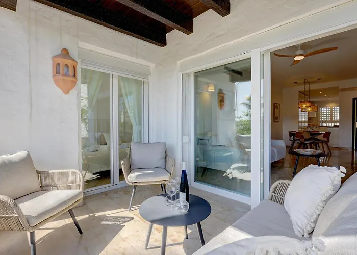 Stylish 2 Bedroom Penthouse With Pool By The * Estepona