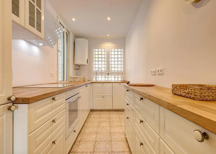 Stylish 2 Bedroom Penthouse With Pool By The * Estepona