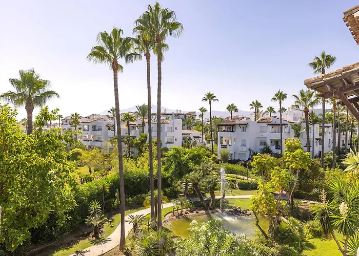 Stylish 2 Bedroom Penthouse With Pool By The