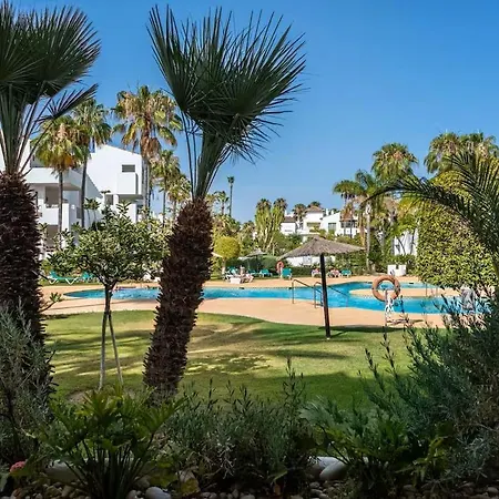 Stylish 2 Bedroom Penthouse With Pool By The إِستيبونا