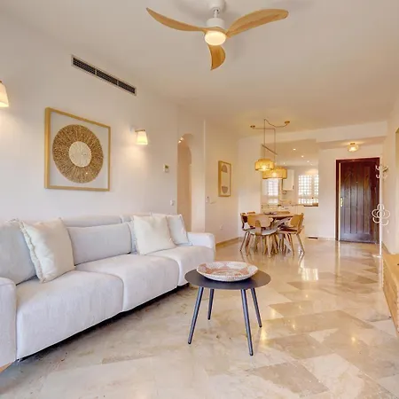 شقة Stylish 2 Bedroom Penthouse With Pool By The *