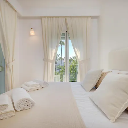 Stylish 2 Bedroom Penthouse With Pool By The شقة