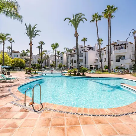 Stylish 2 Bedroom Penthouse With Pool By The *