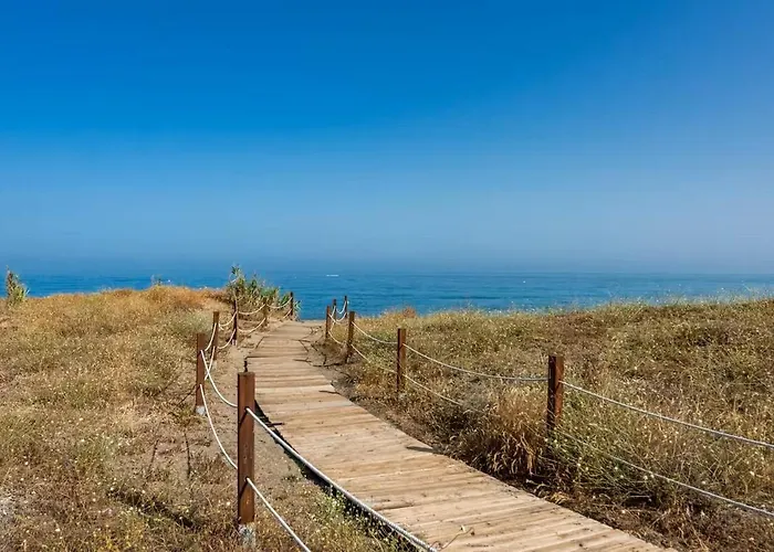 Stylish 2 Bedroom Penthouse With Pool By The شقة