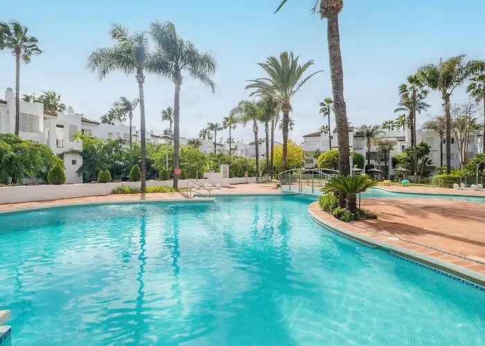 Stylish 2 Bedroom Penthouse With Pool By The شقة