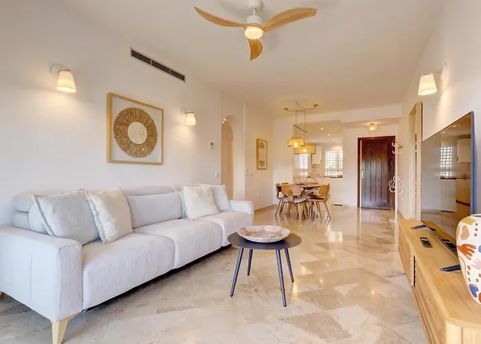 شقة Stylish 2 Bedroom Penthouse With Pool By The *