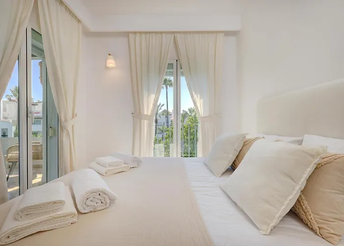 Stylish 2 Bedroom Penthouse With Pool By The شقة