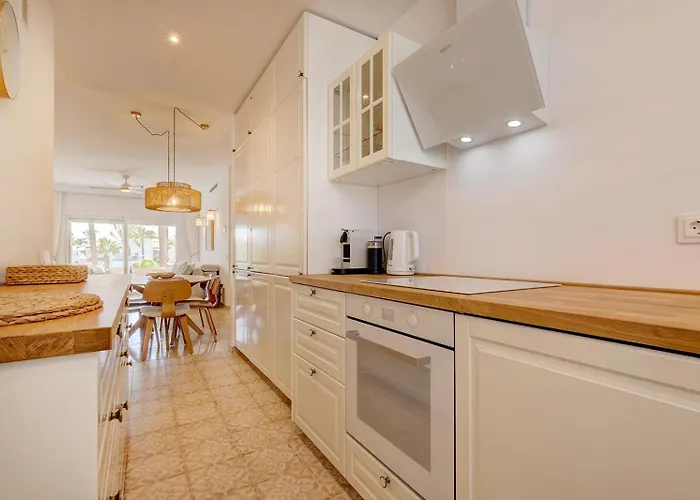 Stylish 2 Bedroom Penthouse With Pool By The