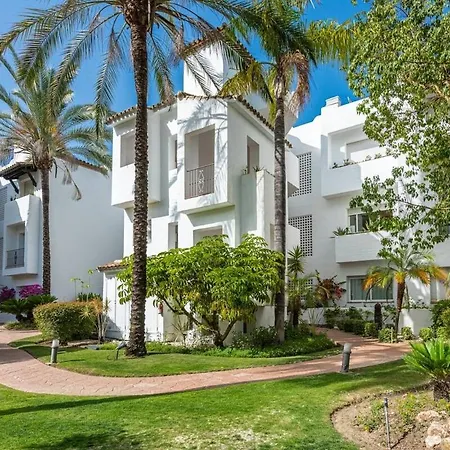 Stylish 2 Bedroom Penthouse With Pool By The Appartement *