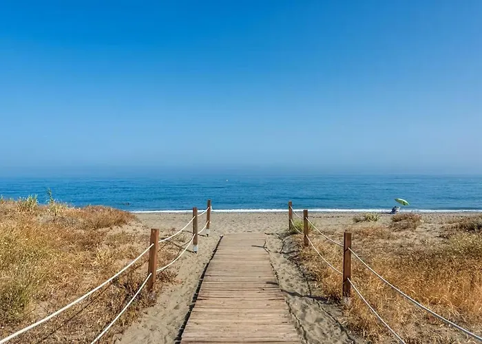 Stylish 2 Bedroom Penthouse With Pool By The *