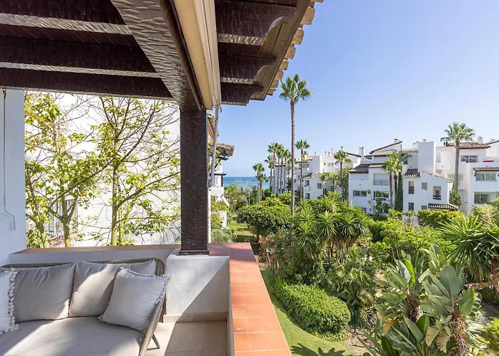 Stylish 2 Bedroom Penthouse With Pool By The *