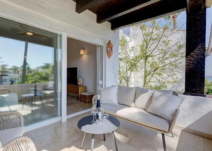 Stylish 2 Bedroom Penthouse With Pool By The Apartamento