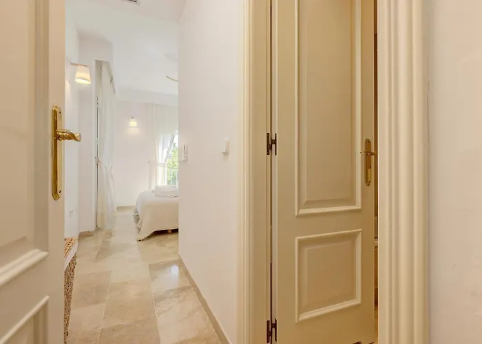 Stylish 2 Bedroom Penthouse With Pool By The * Estepona