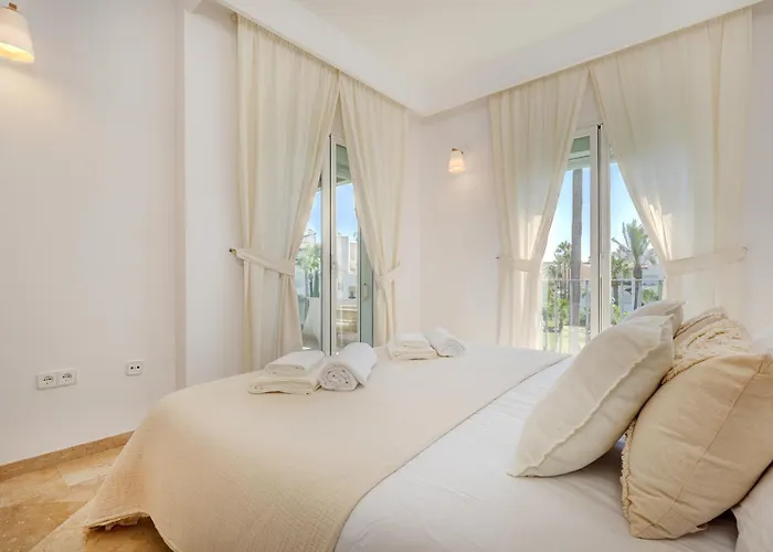 Apartamento Stylish 2 Bedroom Penthouse With Pool By The