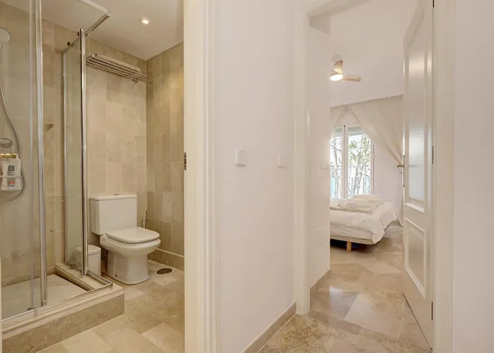 Stylish 2 Bedroom Penthouse With Pool By The Apartamento *